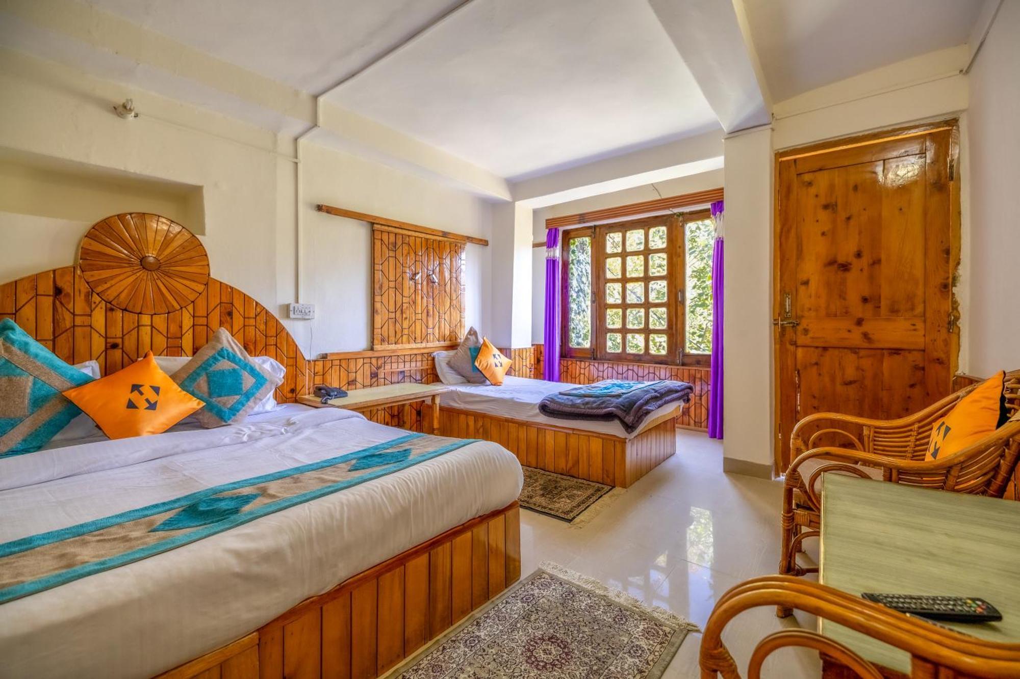 Отель Hide-In Old Manali Экстерьер фото