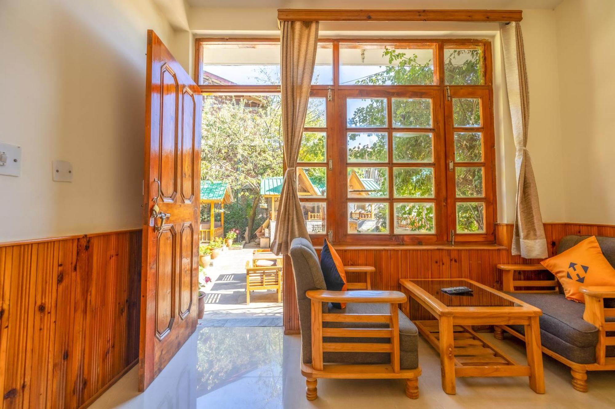 Отель Hide-In Old Manali Экстерьер фото